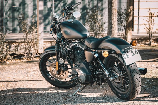 Quels sont les avantages des systèmes hybrides plug-in pour les SUV ?